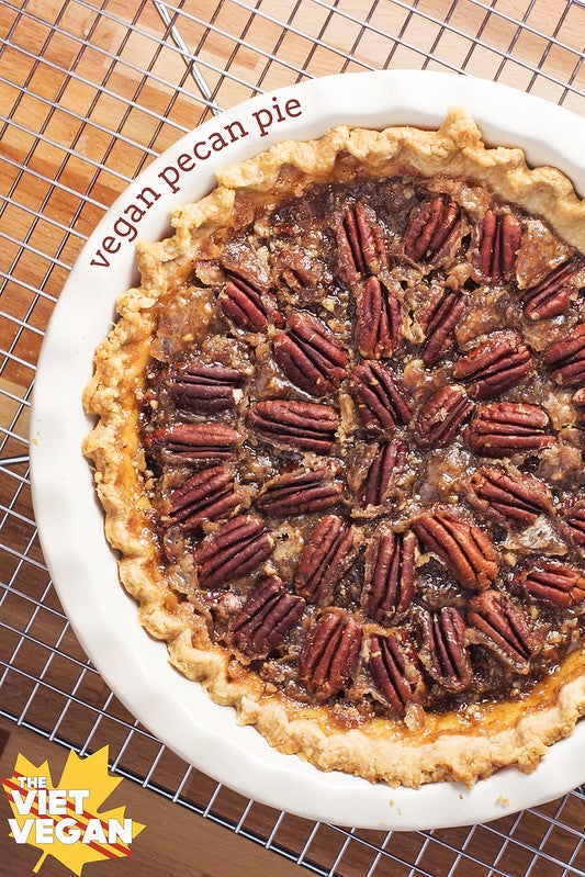 Pecan pie pictured from above